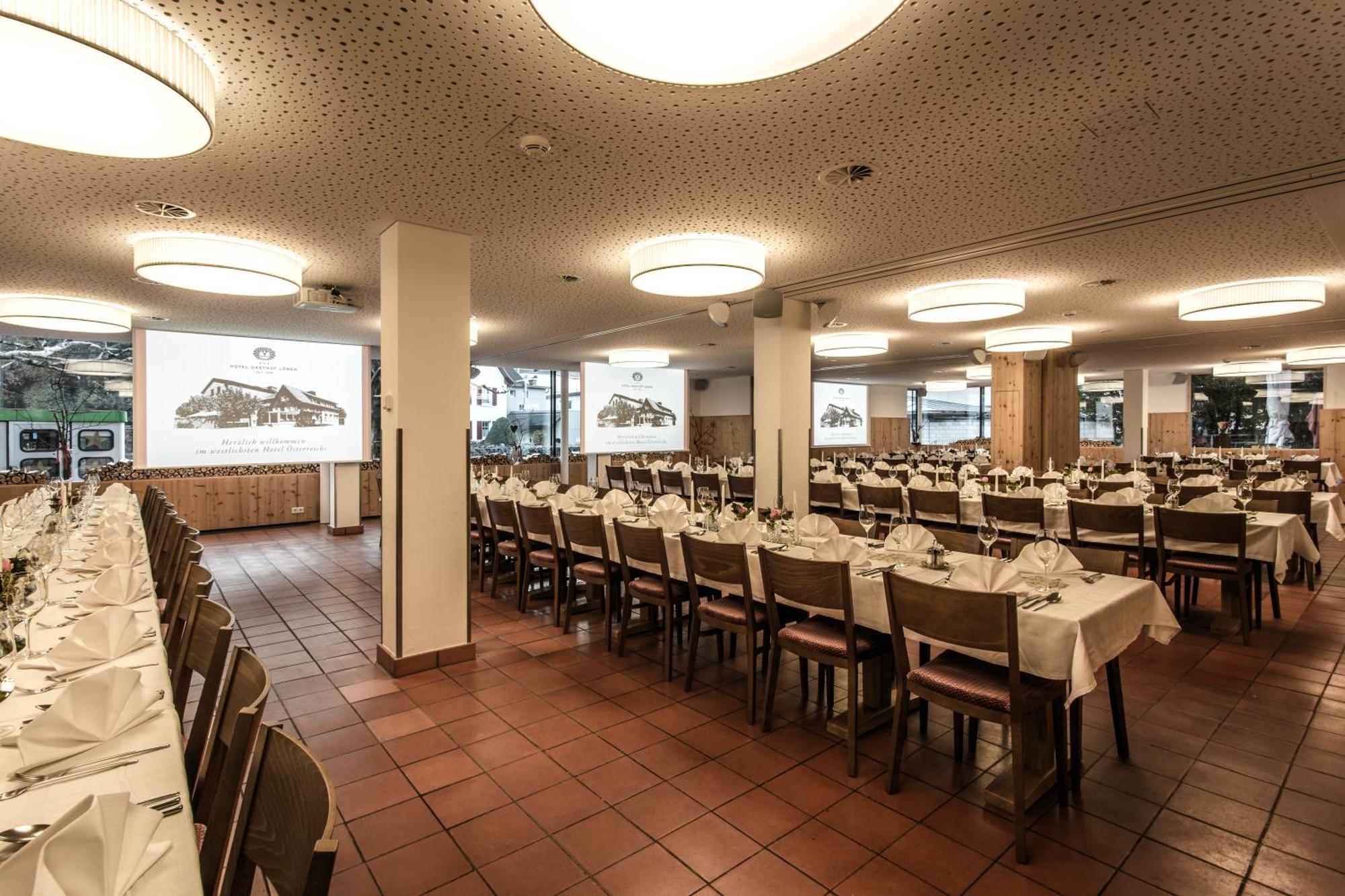 פלדקירש Hotel-Gasthof Loewen מראה חיצוני תמונה
