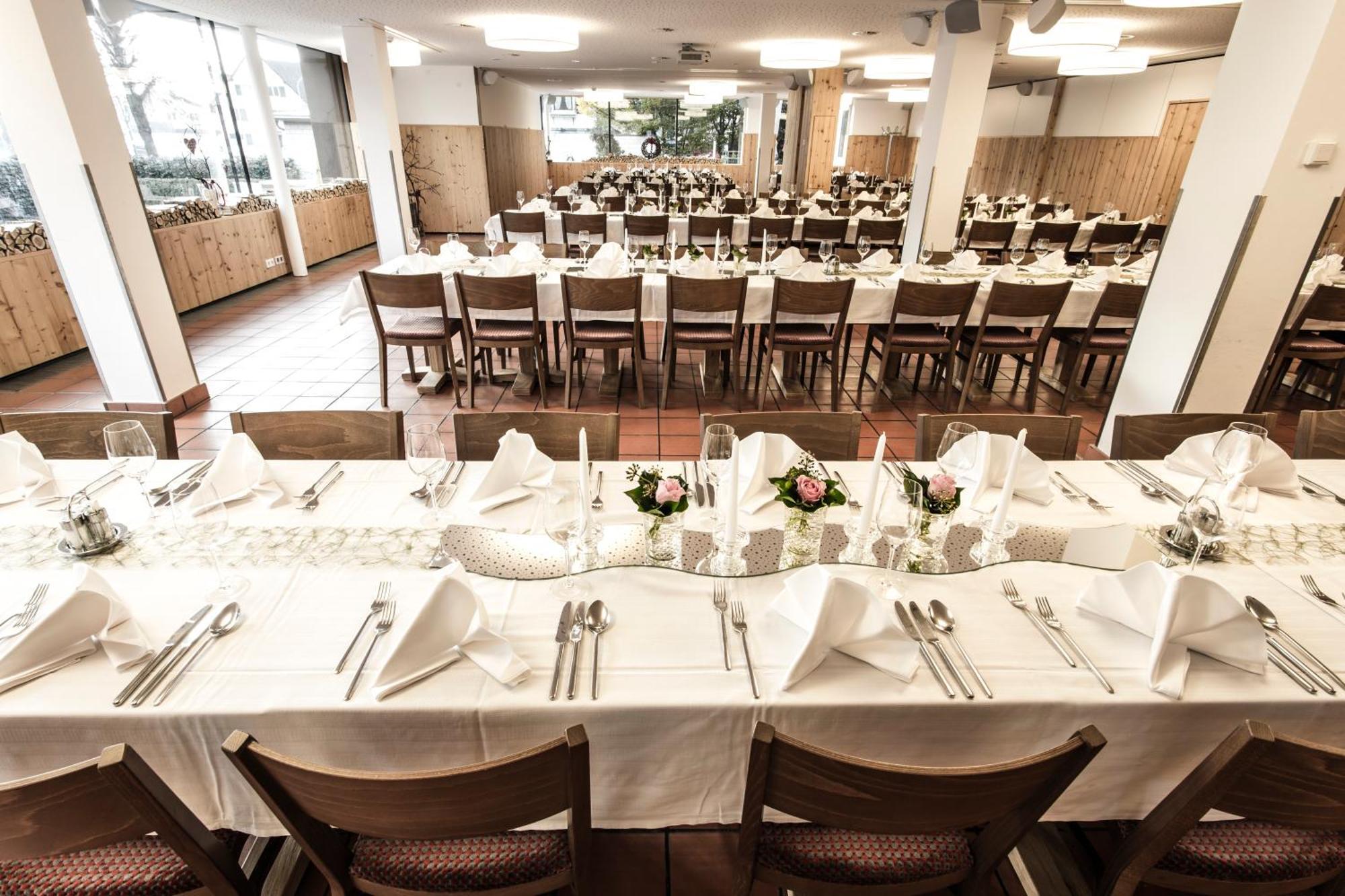 פלדקירש Hotel-Gasthof Loewen מראה חיצוני תמונה