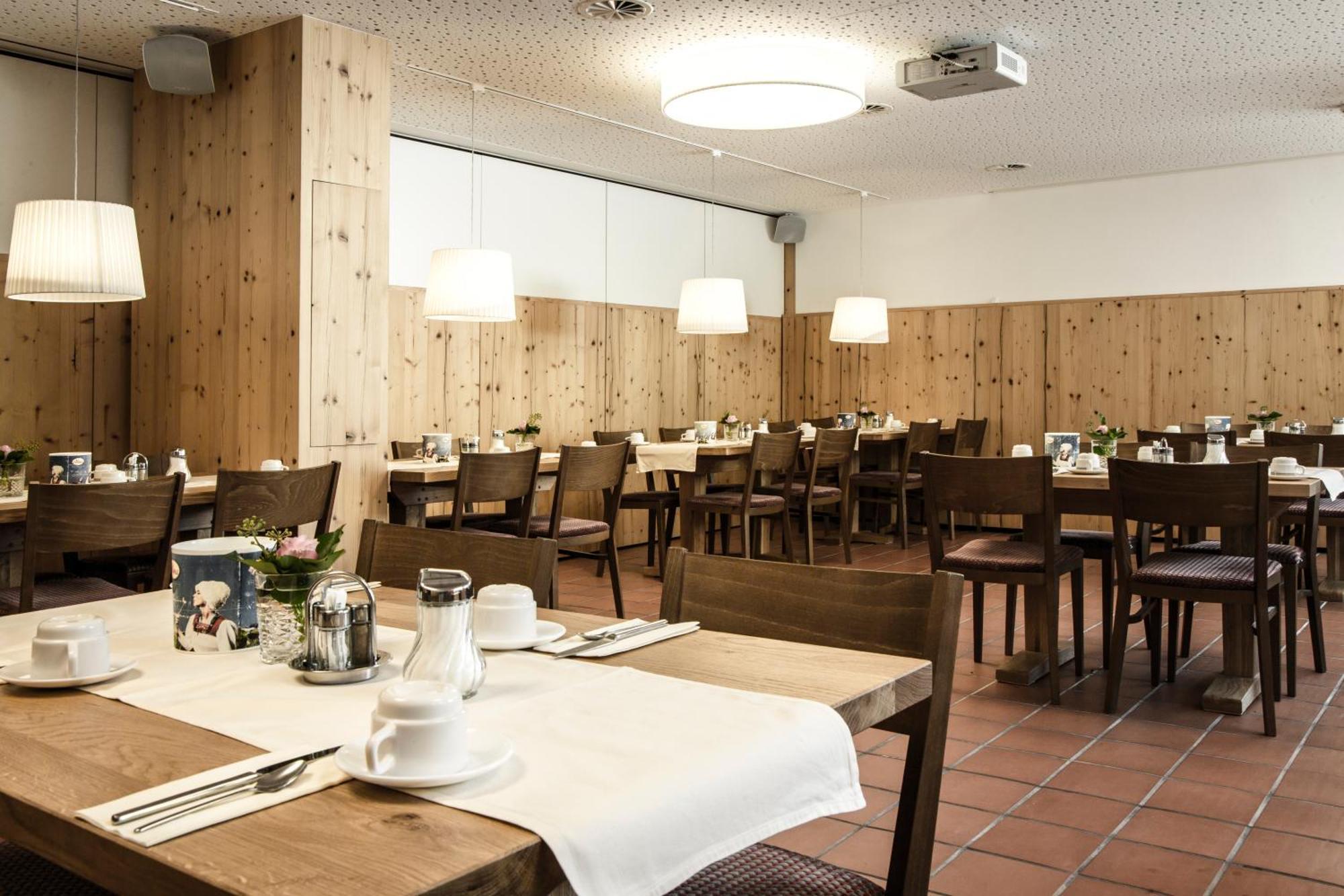 פלדקירש Hotel-Gasthof Loewen מראה חיצוני תמונה