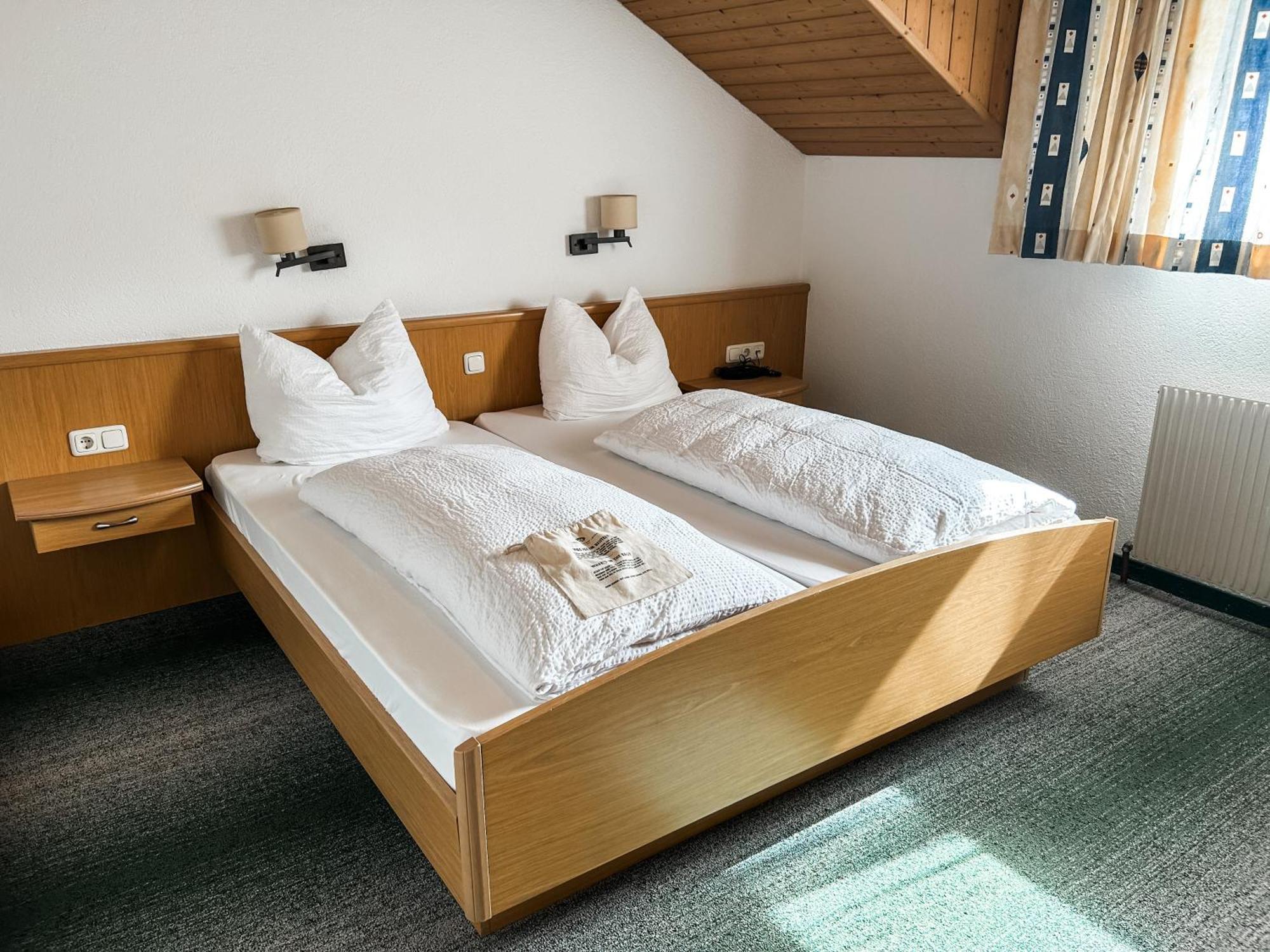 פלדקירש Hotel-Gasthof Loewen מראה חיצוני תמונה