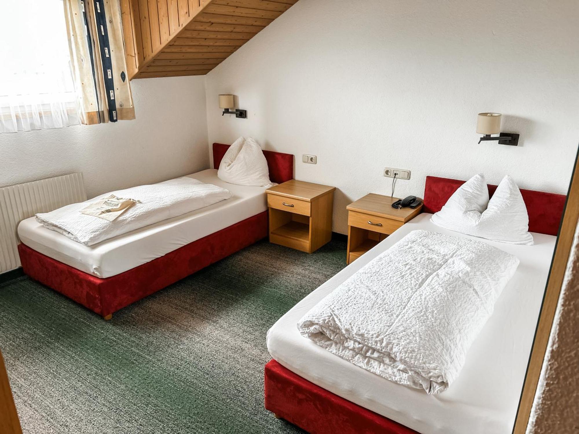 פלדקירש Hotel-Gasthof Loewen מראה חיצוני תמונה